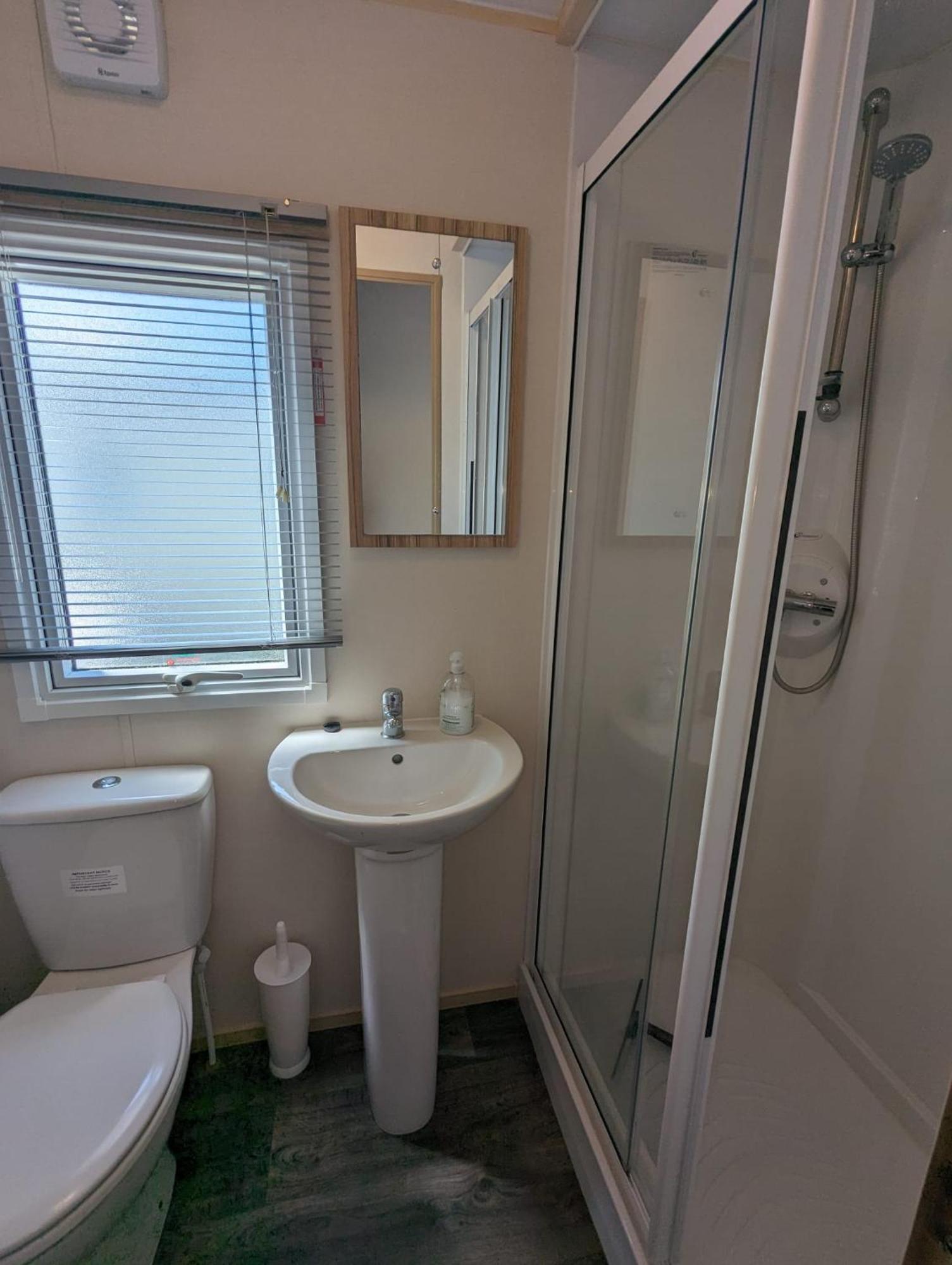Lovely Bright Modern Caravan Swanage On Peaceful And Tranquil Holiday Park Kültér fotó