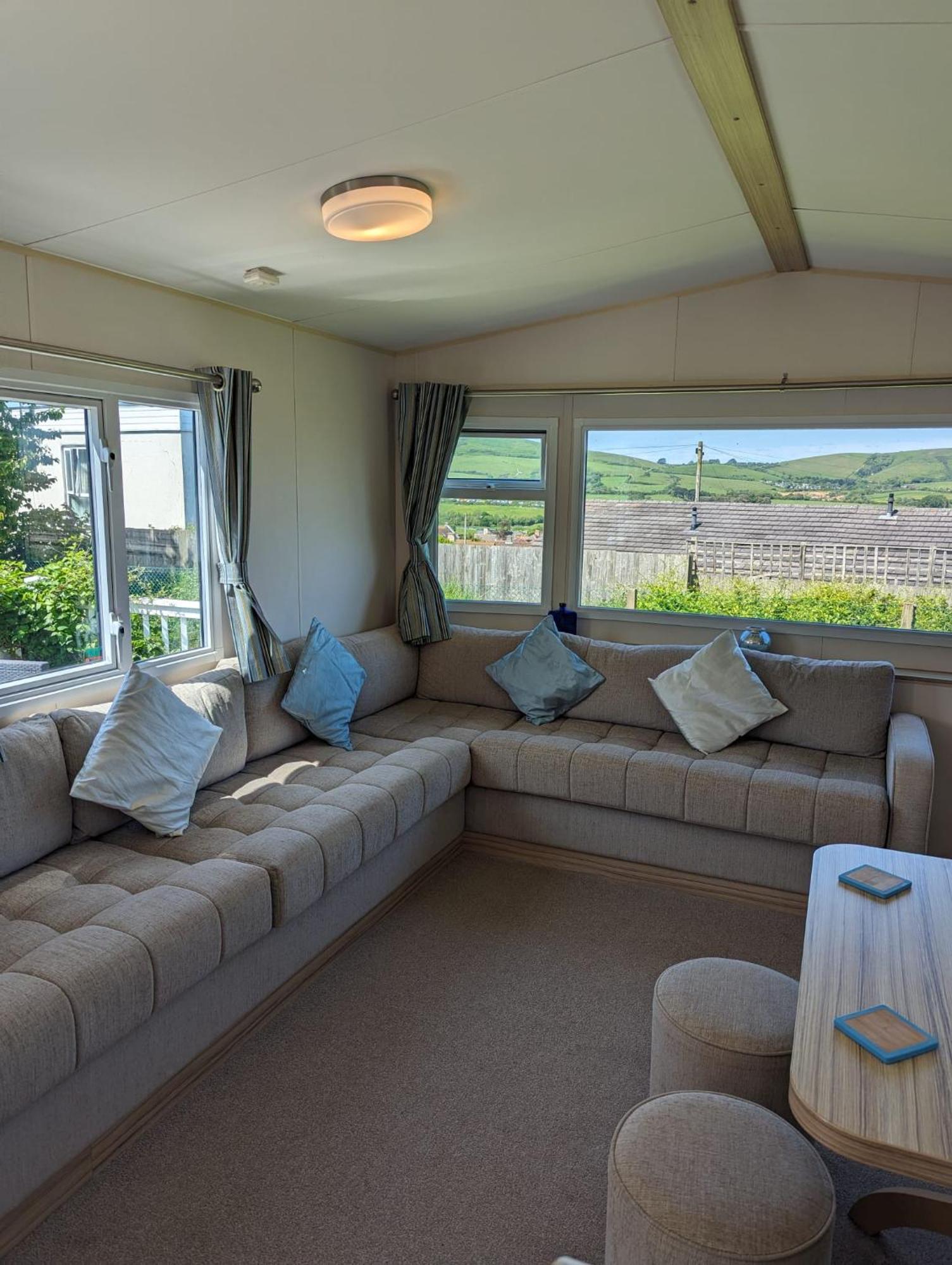 Lovely Bright Modern Caravan Swanage On Peaceful And Tranquil Holiday Park Kültér fotó