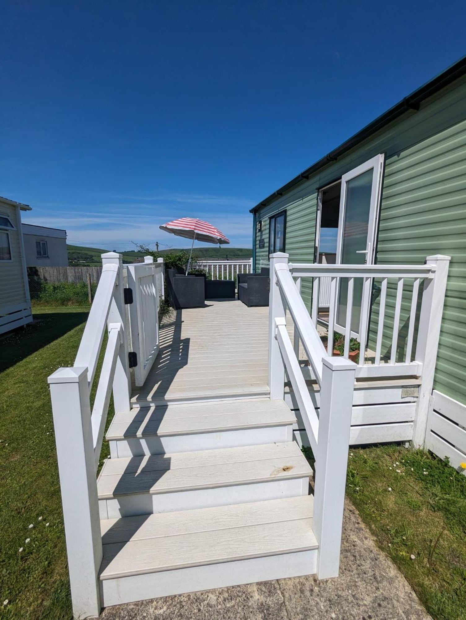 Lovely Bright Modern Caravan Swanage On Peaceful And Tranquil Holiday Park Kültér fotó