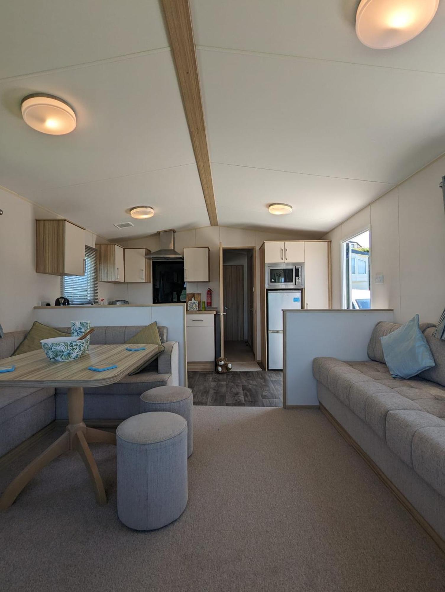 Lovely Bright Modern Caravan Swanage On Peaceful And Tranquil Holiday Park Kültér fotó