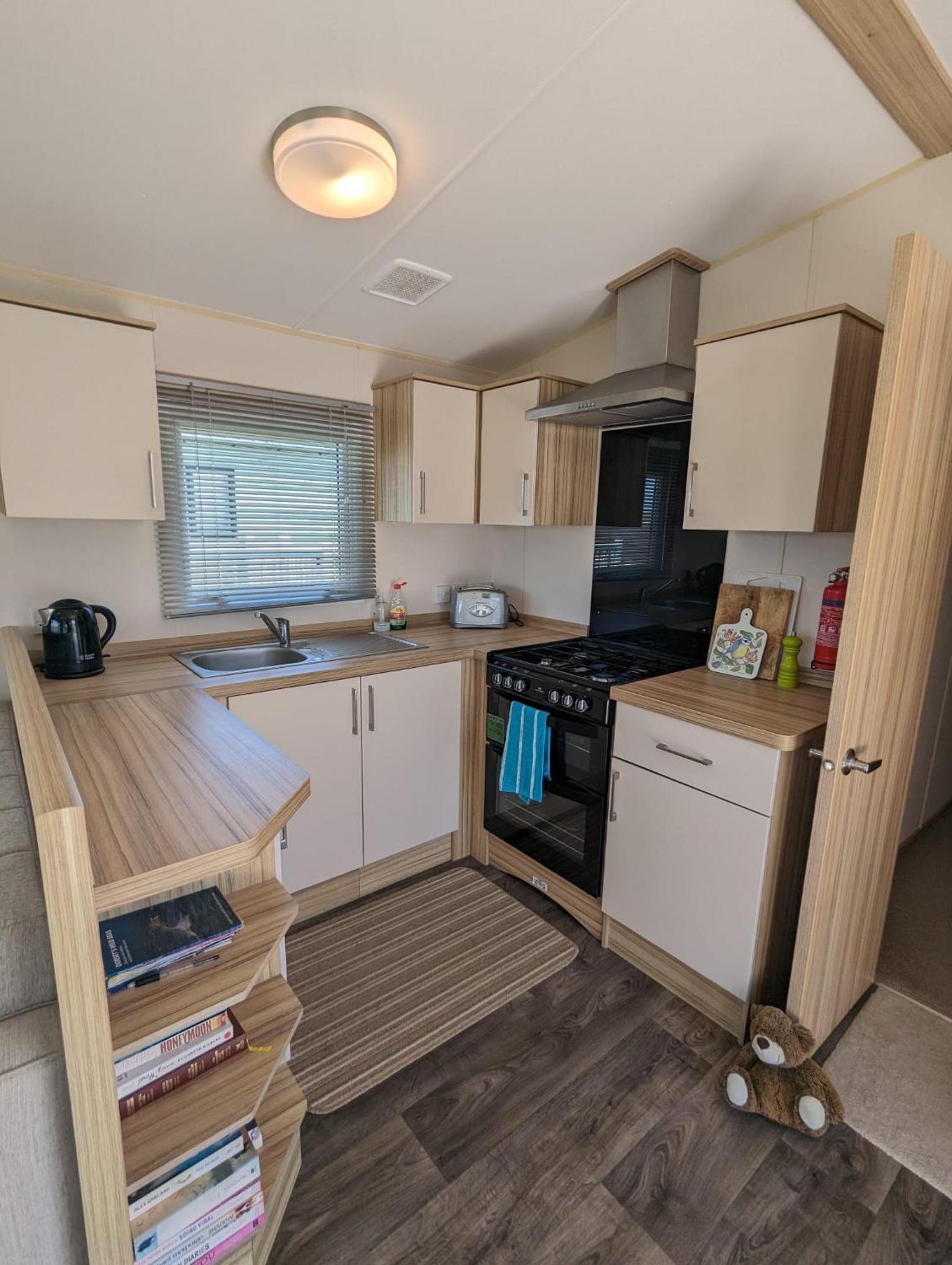 Lovely Bright Modern Caravan Swanage On Peaceful And Tranquil Holiday Park Kültér fotó